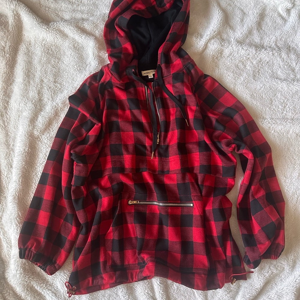 Plaid style hoodie with front zipper pocket